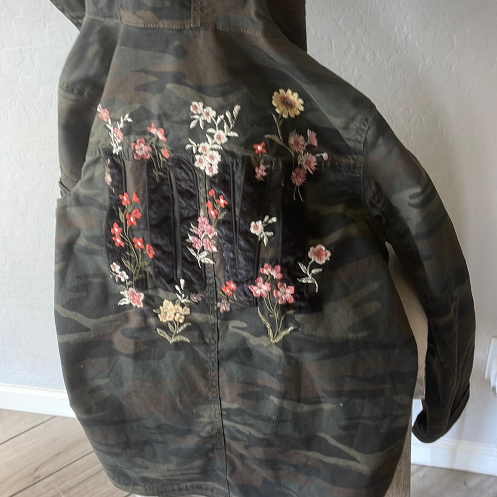 American Eagle 🦅 Camo Embroidered Jacket